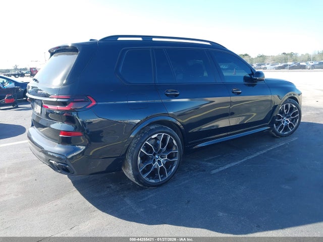 2025 BMW X7 5UX33EM07S9W85459 Photo 3