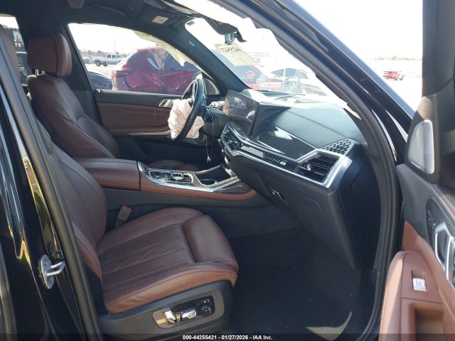 2025 BMW X7 5UX33EM07S9W85459 Photo 4