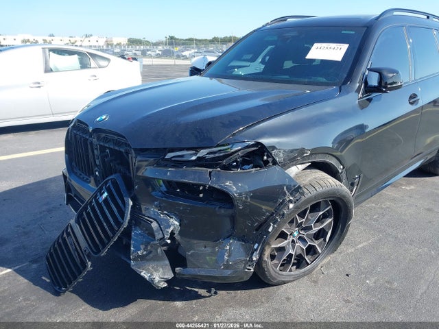 2025 BMW X7 5UX33EM07S9W85459 Photo 5