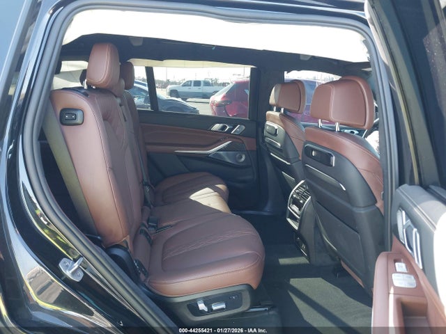 2025 BMW X7 5UX33EM07S9W85459 Photo 7