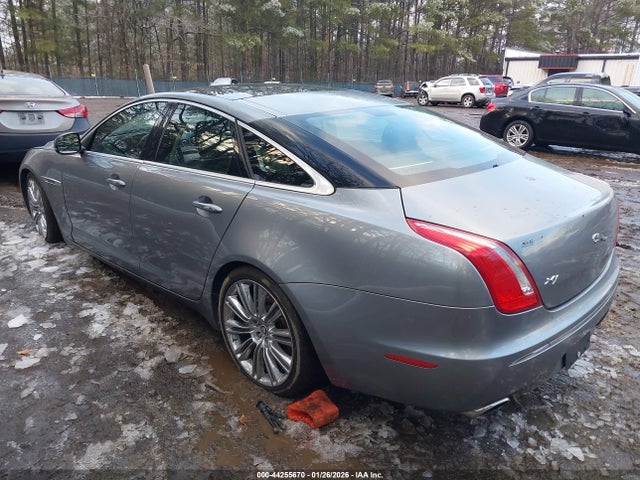 2012 JAGUAR XJ SAJWA1GE7CMV22282 Photo 2
