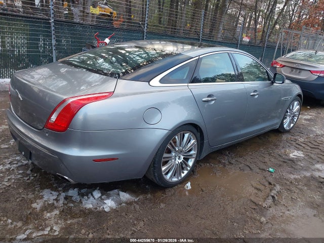 2012 JAGUAR XJ SAJWA1GE7CMV22282 Photo 3