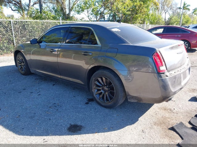 2013 CHRYSLER 300 2C3CCAAG8DH731657 Photo 2