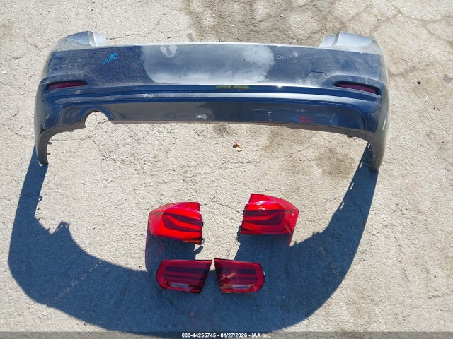 WBA8E1G51GNT37220 BMW 320i