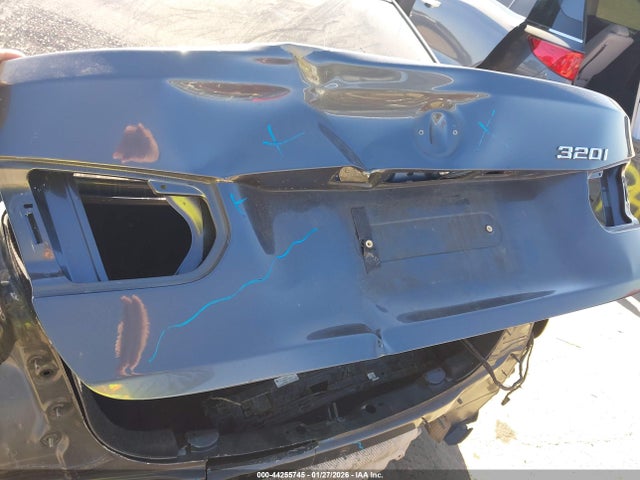 WBA8E1G51GNT37220 BMW 320i
