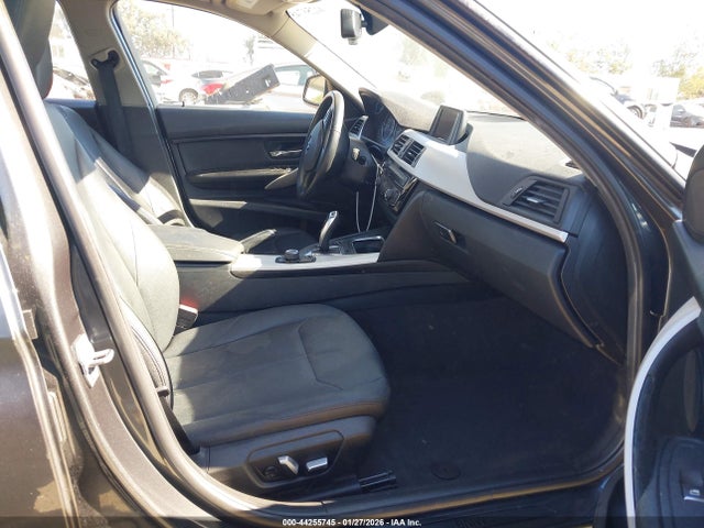 WBA8E1G51GNT37220 BMW 320i