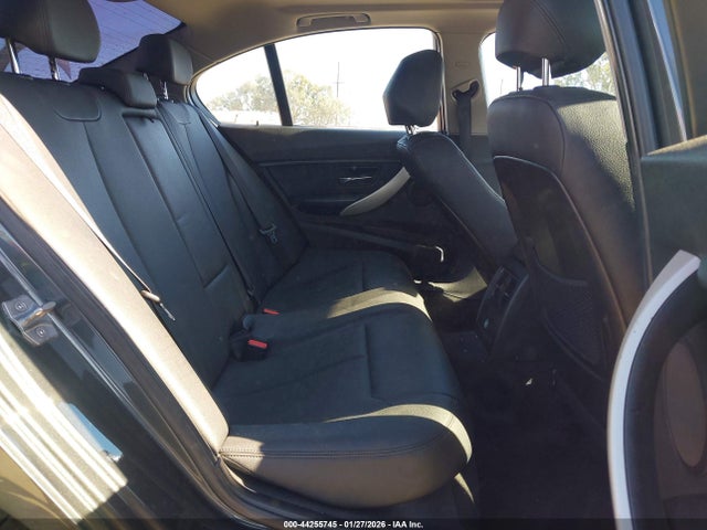 WBA8E1G51GNT37220 BMW 320i