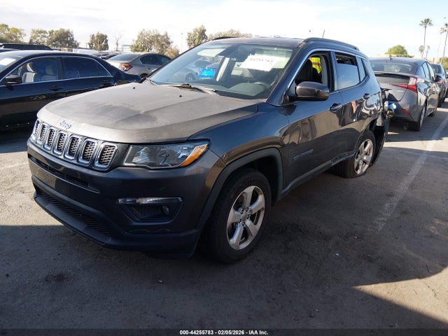3C4NJDBB1KT597335 Jeep Compass Latitude 4x4