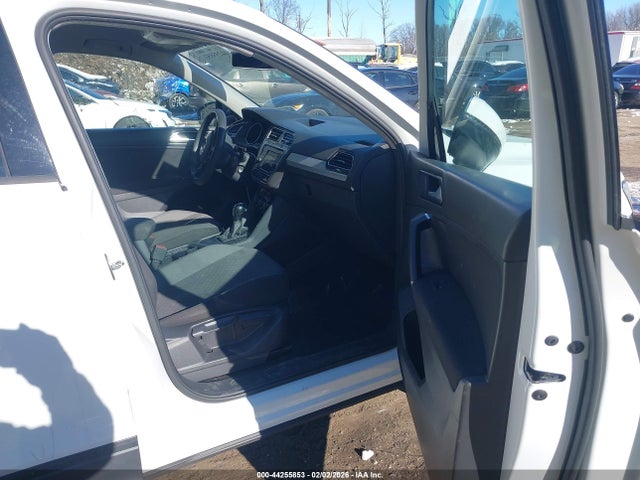 44255853 :رقم المزاد ، 3VV1B7AX8JM020080 vin ، 2018 Volkswagen Tiguan 2.0t S مزاد بيع