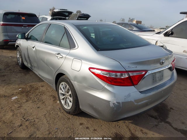 2015 TOYOTA CAMRY 4T4BF1FK6FR479856 Photo 2