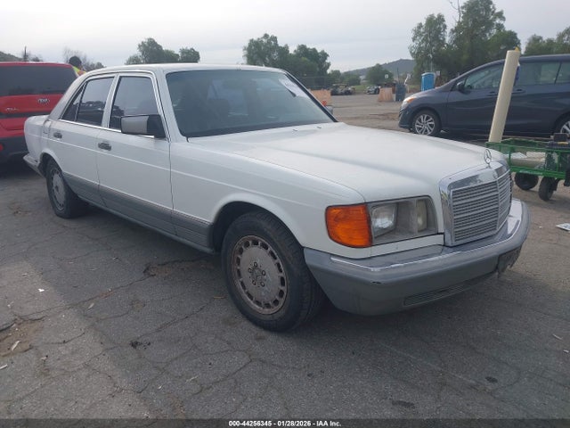 1984 MERCEDES-BENZ 380 WDBCA32A2EA043000