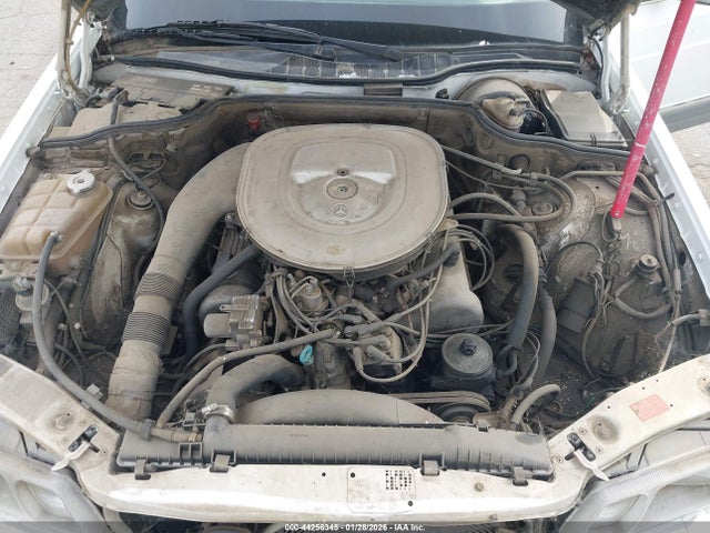 1984 MERCEDES-BENZ 380 WDBCA32A2EA043000 Photo 9