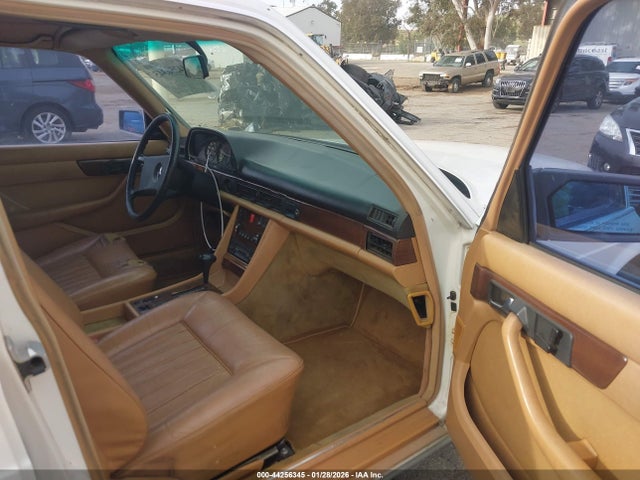 1984 MERCEDES-BENZ 380 WDBCA32A2EA043000 Photo 4