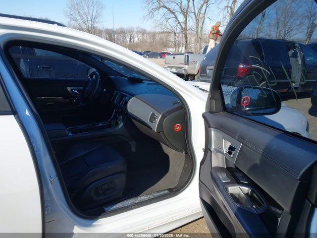 2015 JAGUAR XF SAJWJ0FF3F8U69128 Photo 4