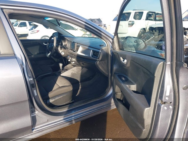 3KPA25AD8LE313645 KIA Rio 5-door S