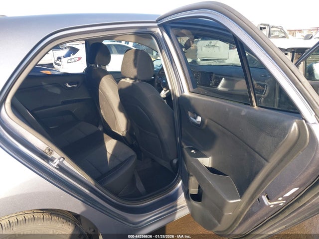 3KPA25AD8LE313645 KIA Rio 5-door S