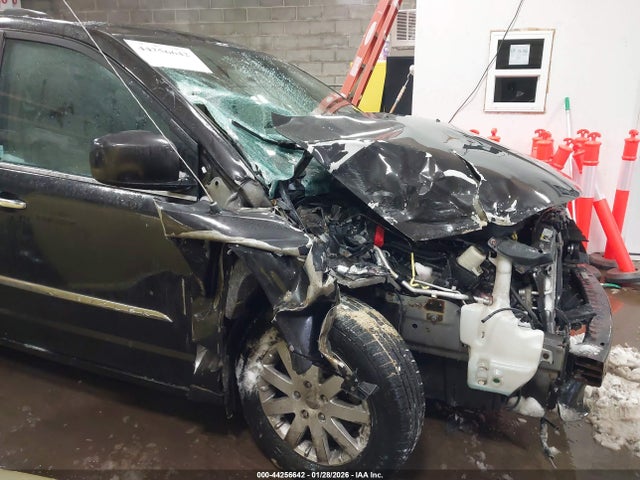 44256642 :رقم المزاد ، 2C4RC1BG2FR629773 vin ، 2015 Chrysler Town & Country Touring مزاد بيع