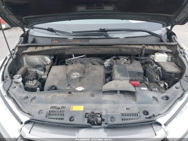 5TDJZRFH9JS811094 Toyota Highlander Xle
