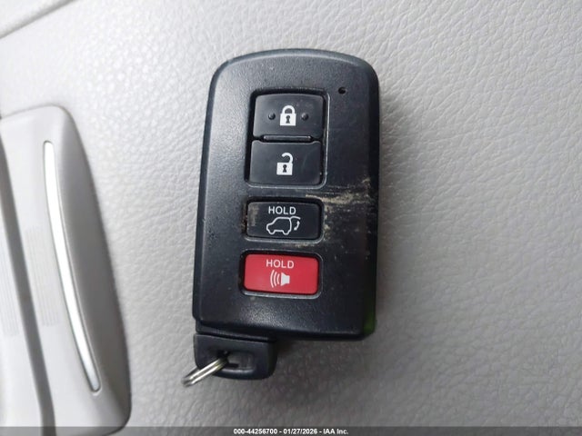 5TDJZRFH9JS811094 Toyota Highlander Xle