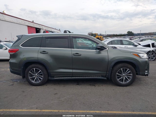 5TDJZRFH9JS811094 Toyota Highlander Xle