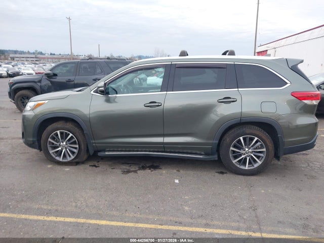 5TDJZRFH9JS811094 Toyota Highlander Xle