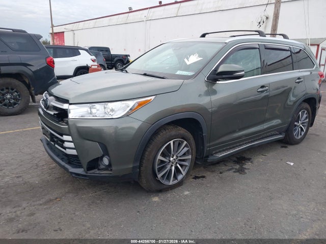 5TDJZRFH9JS811094 Toyota Highlander Xle