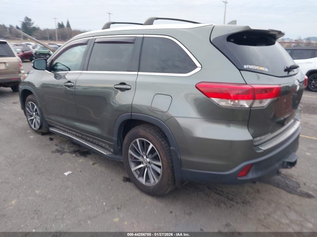 5TDJZRFH9JS811094 Toyota Highlander Xle