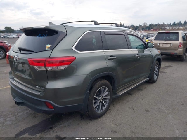 5TDJZRFH9JS811094 Toyota Highlander Xle