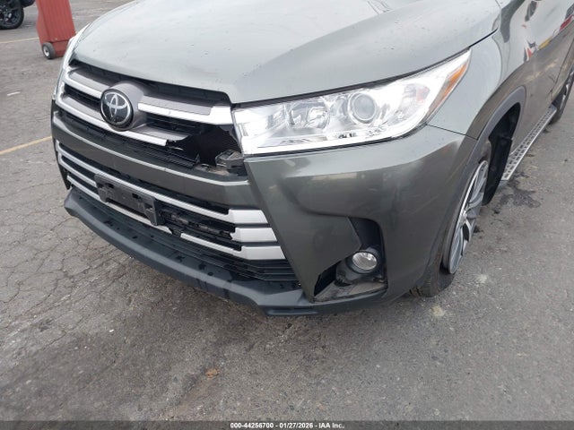 5TDJZRFH9JS811094 Toyota Highlander Xle