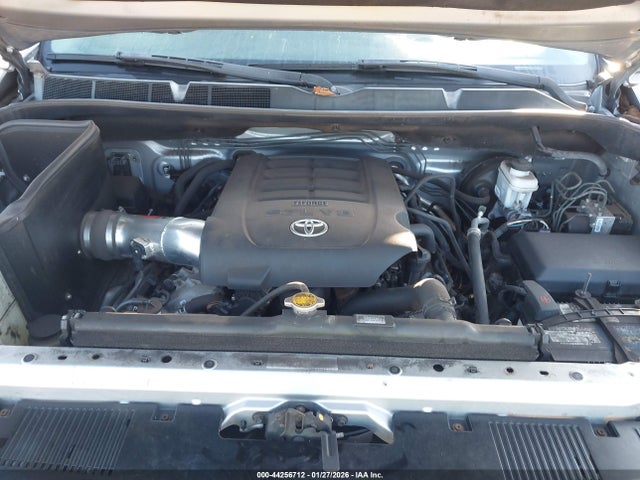 5TFDW5F15HX589790 Toyota Tundra Sr5 5.7l V8