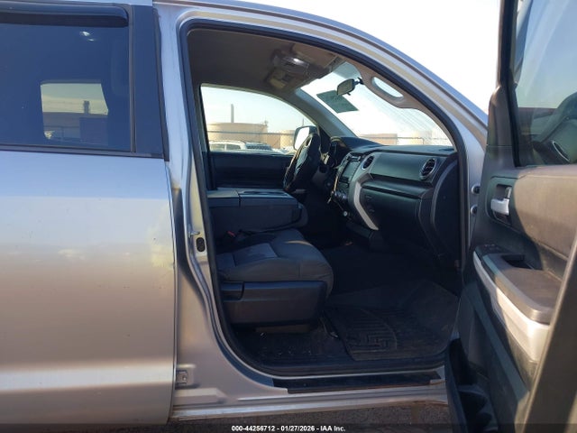 5TFDW5F15HX589790 Toyota Tundra Sr5 5.7l V8