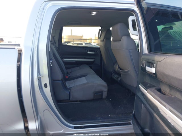 5TFDW5F15HX589790 Toyota Tundra Sr5 5.7l V8