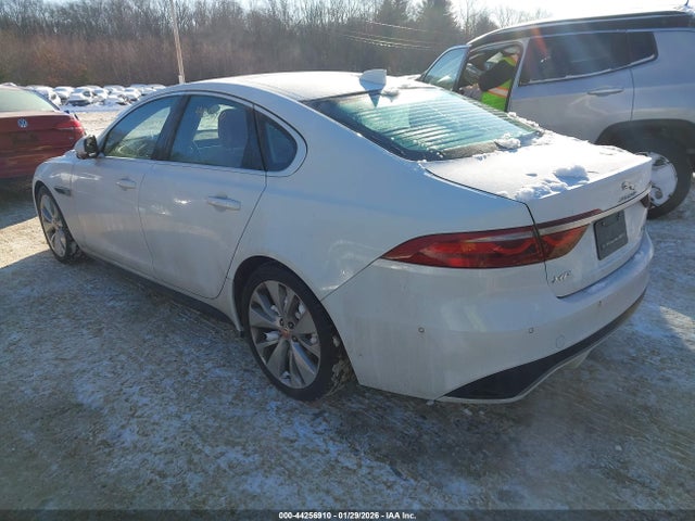 2021 JAGUAR XF SAJBL4GX4MCY90227 Photo 2