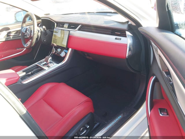 2021 JAGUAR XF SAJBL4GX4MCY90227 Photo 4
