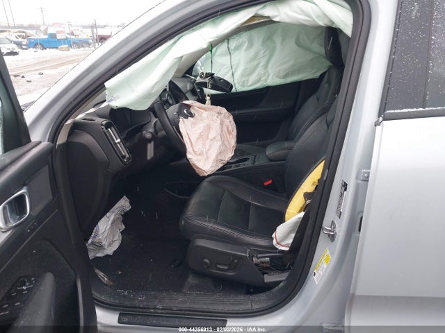 2020 VOLVO XC40 YV4162UK9L2270554 Photo 4