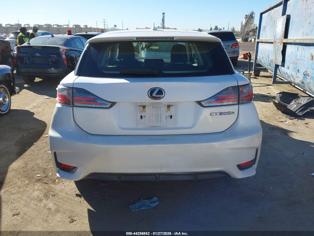 Lexus CT 200H 2014 JTHKD5BH3E2192876 Image 16