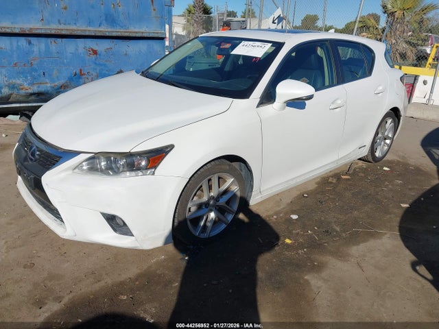 Lexus CT 200H 2014 JTHKD5BH3E2192876 Image 2