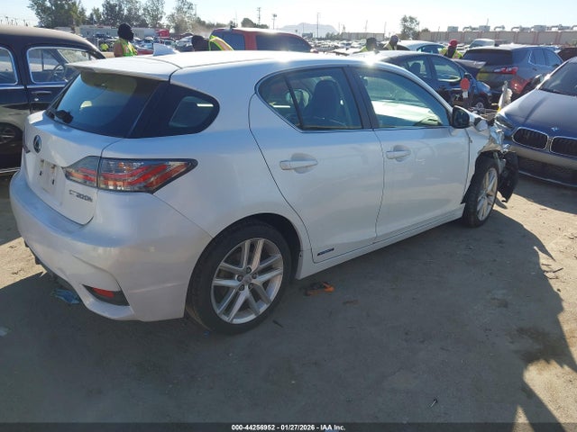 Lexus CT 200H 2014 JTHKD5BH3E2192876 Image 4