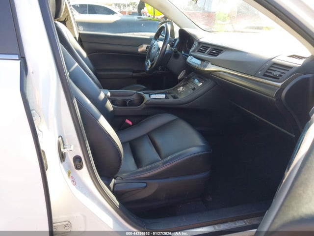 Lexus CT 200H 2014 JTHKD5BH3E2192876 Image 5