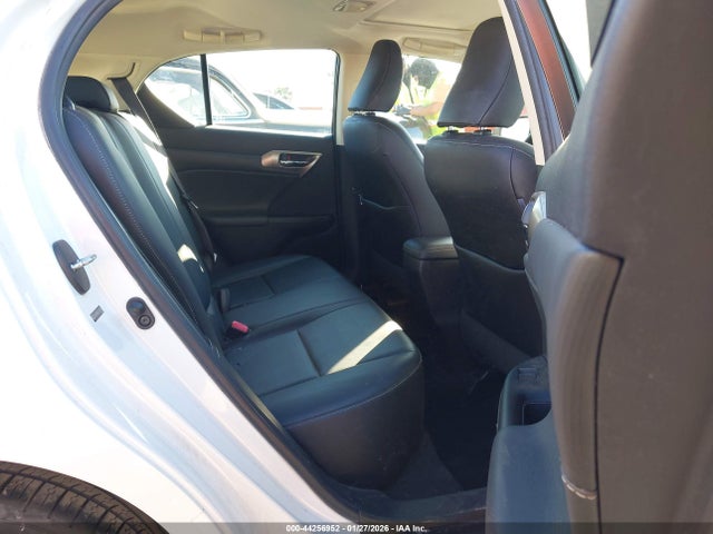 Lexus CT 200H 2014 JTHKD5BH3E2192876 Image 8