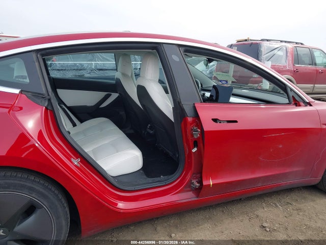 44256996 :رقم المزاد ، 5YJ3E1EA7KF312293 vin ، 2019 Tesla Model 3 Long Range/mid Range/standard Range/standard Range Plus مزاد بيع