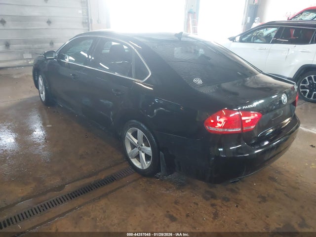 2014 VOLKSWAGEN PASSAT 1VWBS7A33EC060460 Photo 2