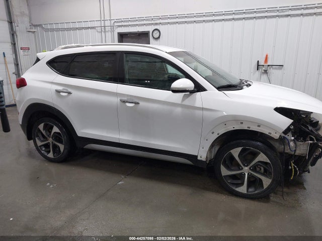 KM8J3CA25HU305605 Hyundai Tucson Limited