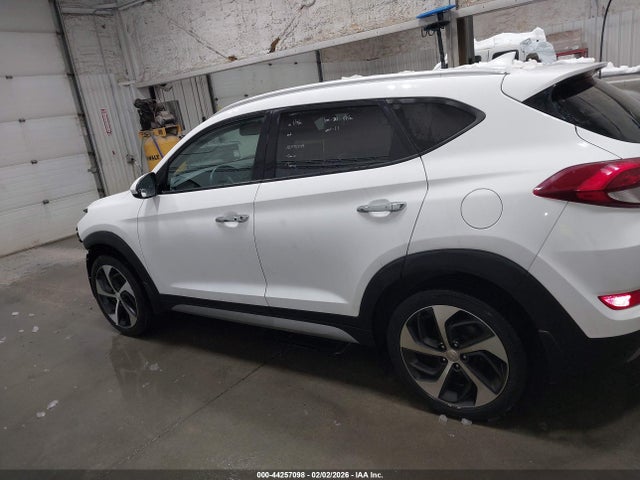 KM8J3CA25HU305605 Hyundai Tucson Limited
