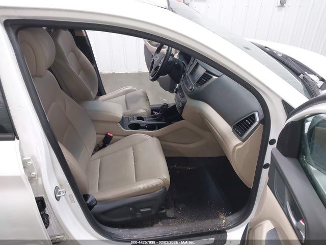 KM8J3CA25HU305605 Hyundai Tucson Limited