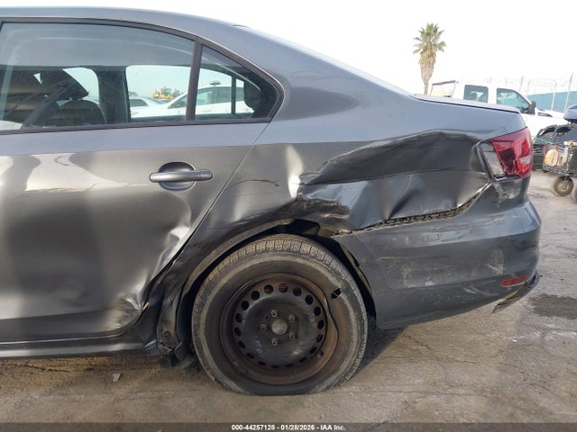 3VW267AJ9GM277077 Volkswagen Jetta 1.4t S