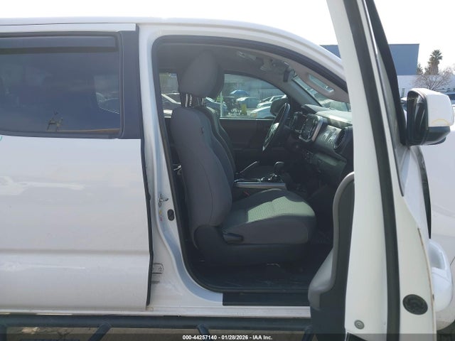 3TMAZ5CN6JM057591 Toyota Tacoma Sr5 V6