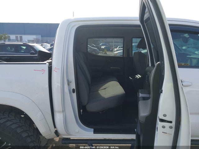 3TMAZ5CN6JM057591 Toyota Tacoma Sr5 V6