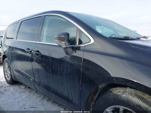 Продажа на аукционе авто 2024 Chrysler Pacifica Touring L, vin: 2C4RC1BG0RR156492, номер лота: 44257192