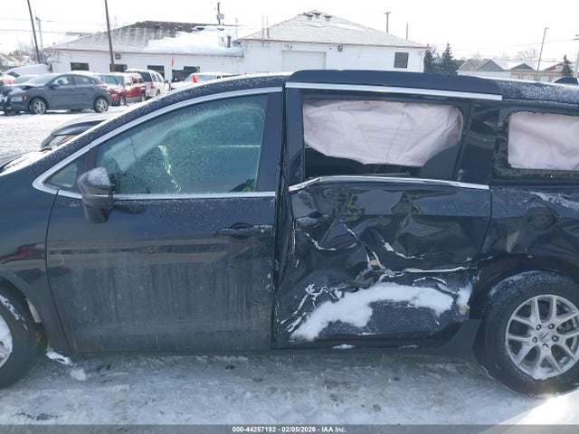 Продажа на аукционе авто 2024 Chrysler Pacifica Touring L, vin: 2C4RC1BG0RR156492, номер лота: 44257192